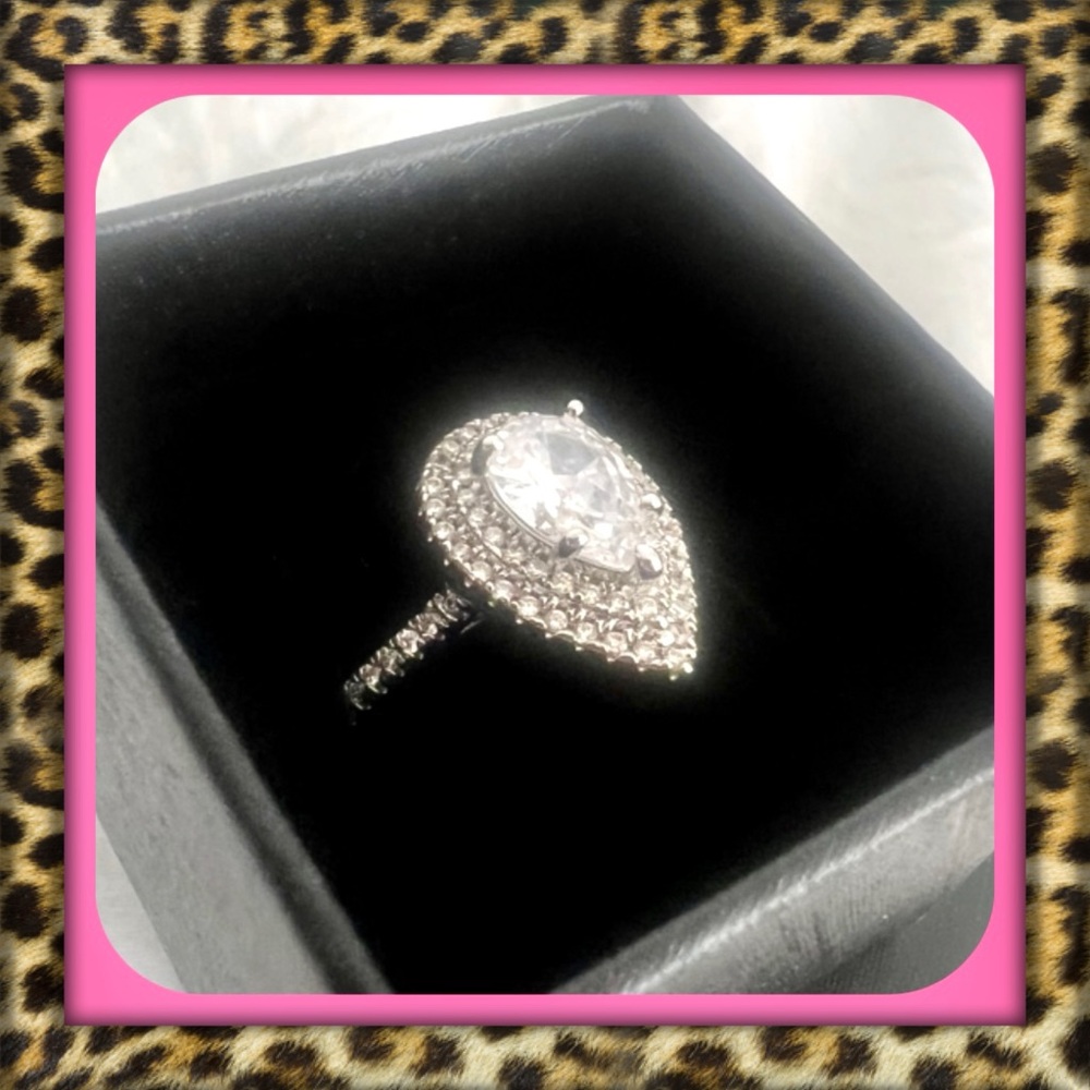 👑✅PRICE FIRM✅ Sparkling Sterling Silver Teardrop Cubic Zirconia Ring. NWOT